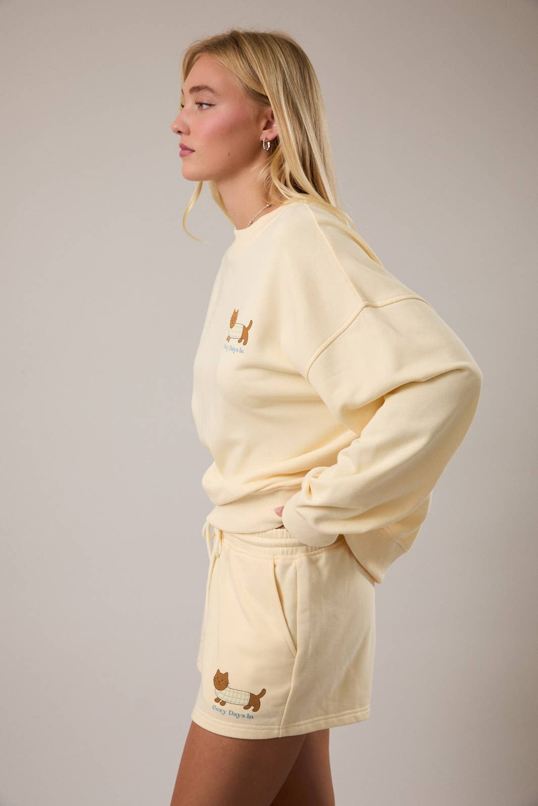 "COZY DAYS IN" Oversized Sweatshirt